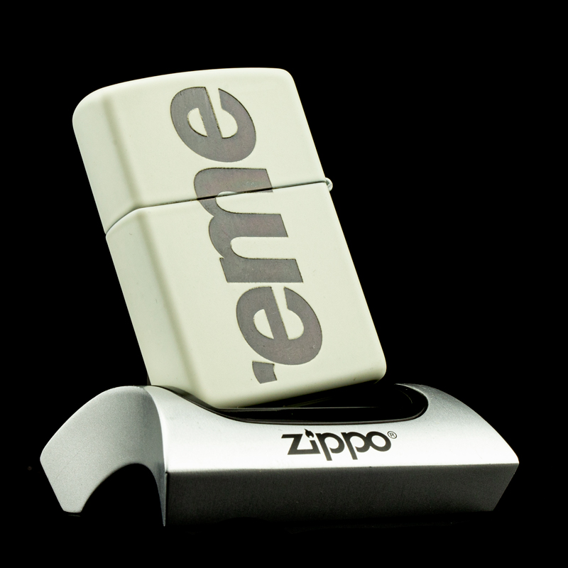 may-lua-zippo-supreme-ss20-glow-in-the-dark--phat-sang-trong-dem