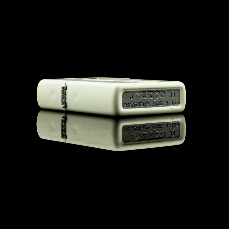 bat-lua-zippo-supreme-ss20-glow-in-the-dark--phat-sang-trong-dem-hang-xach-tay