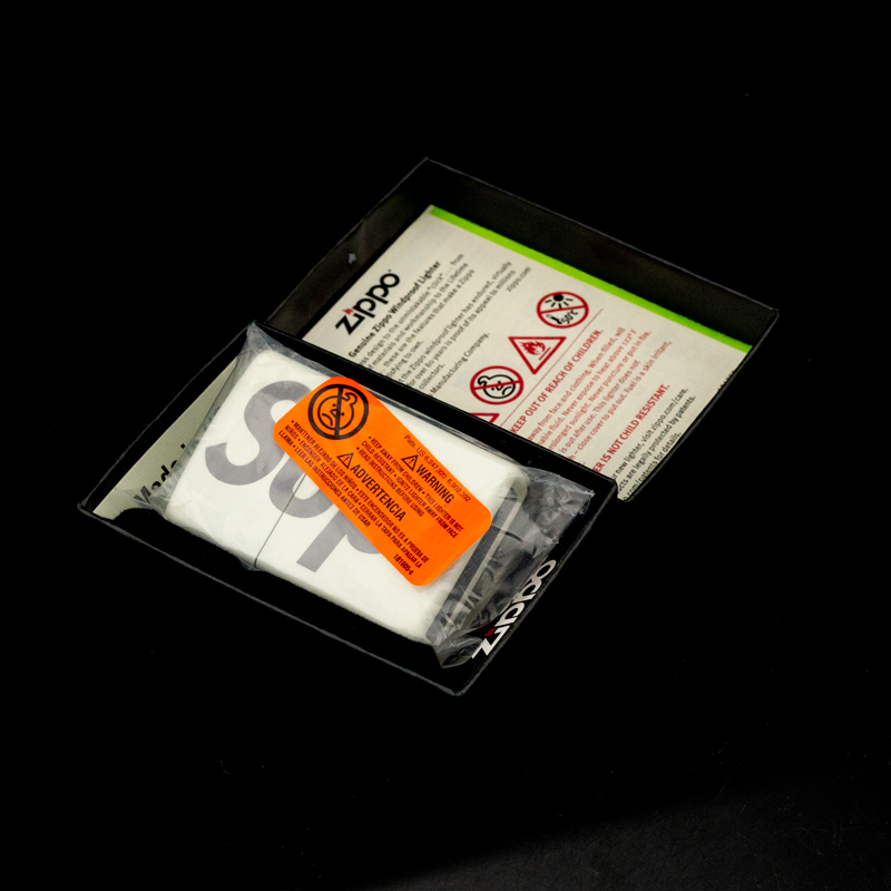 bat-lua-zippo-supreme-ss20-glow-in-the-dark--phat-sang-trong-dem-hang-hieu-nguyen-dai-nguyen-kien