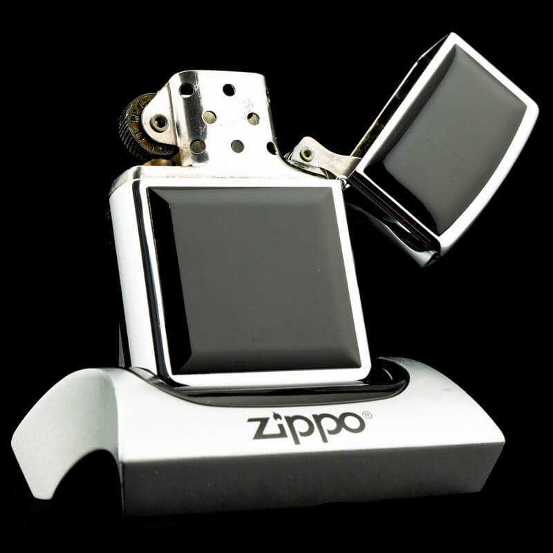 may-lua-zippo-ultralite-VII-1991-op-mica-den