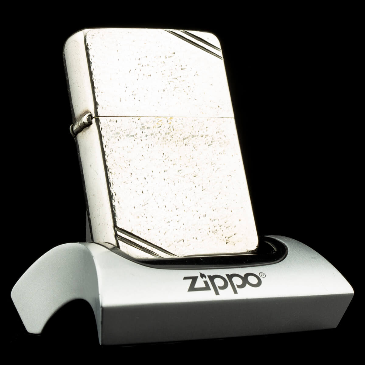 bat-lua-zippo-used-vintage-1937-hammered-1985-i-bua-go-da-qua-su-dung