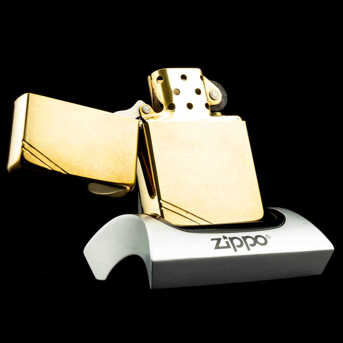 hot-quet-zippo-vintage-1937-brushed-brass-1985-i-mot-la-ma-dong-khoi-nham-sieu-hiem