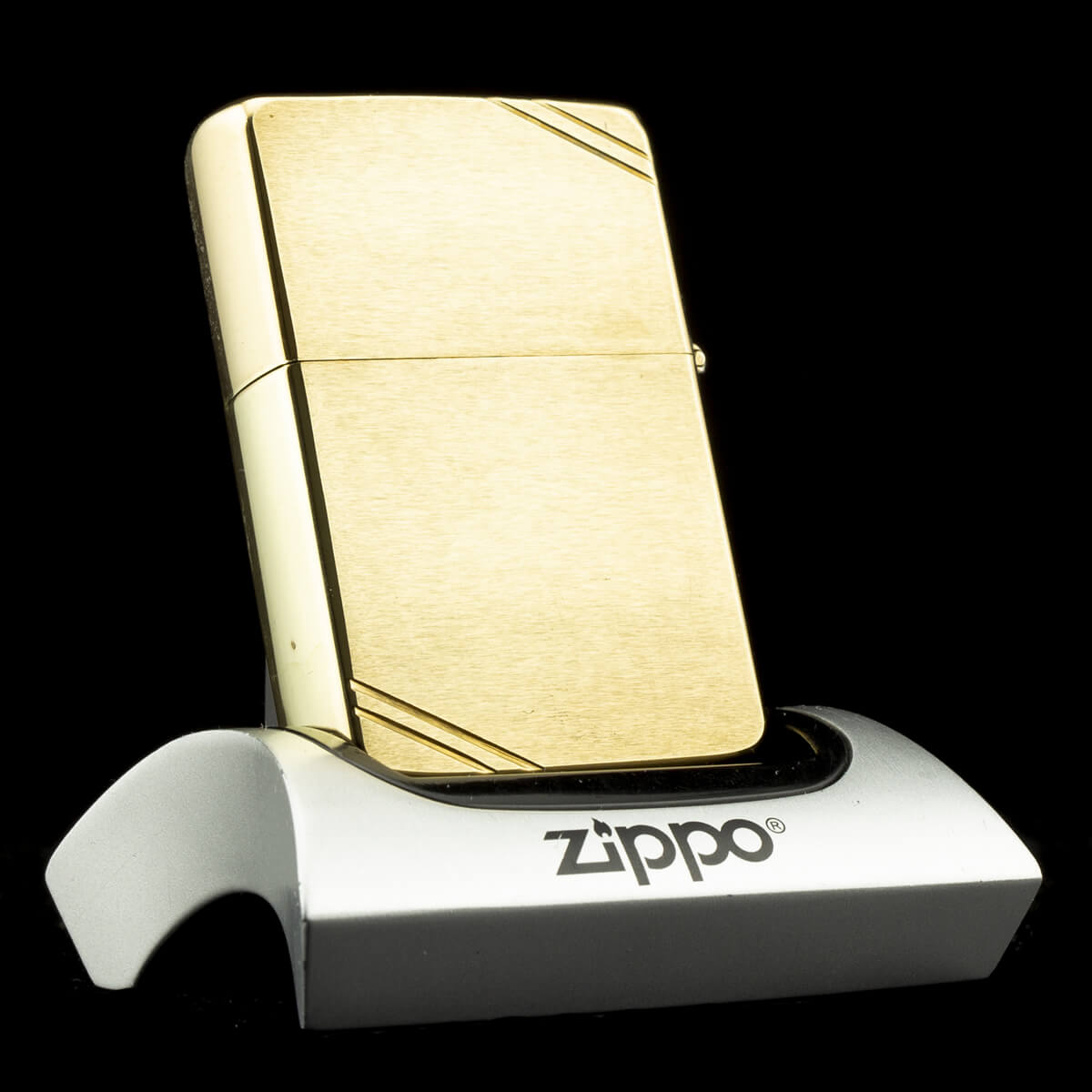 hop-quet-zippo-vintage-1937-brushed-brass-1985-i-mot-la-ma-dong-khoi-sieu-hiem