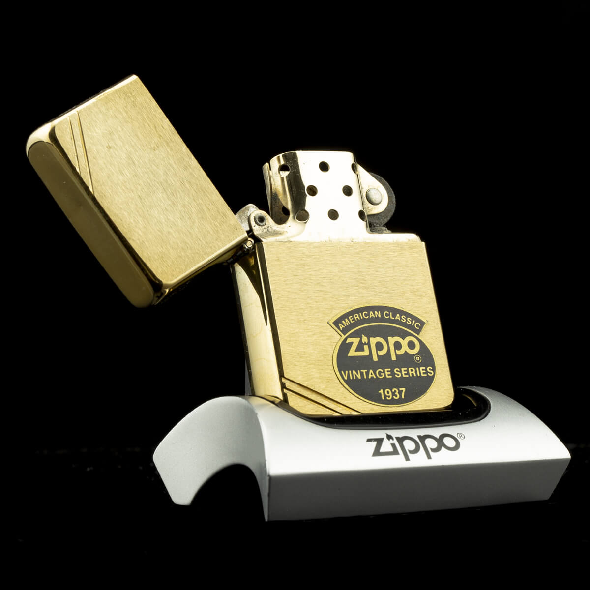 hot-quet-zippo-vintage-1937-brushed-brass-1985-i-mot-la-ma-dong-khoi-sieu-hiem