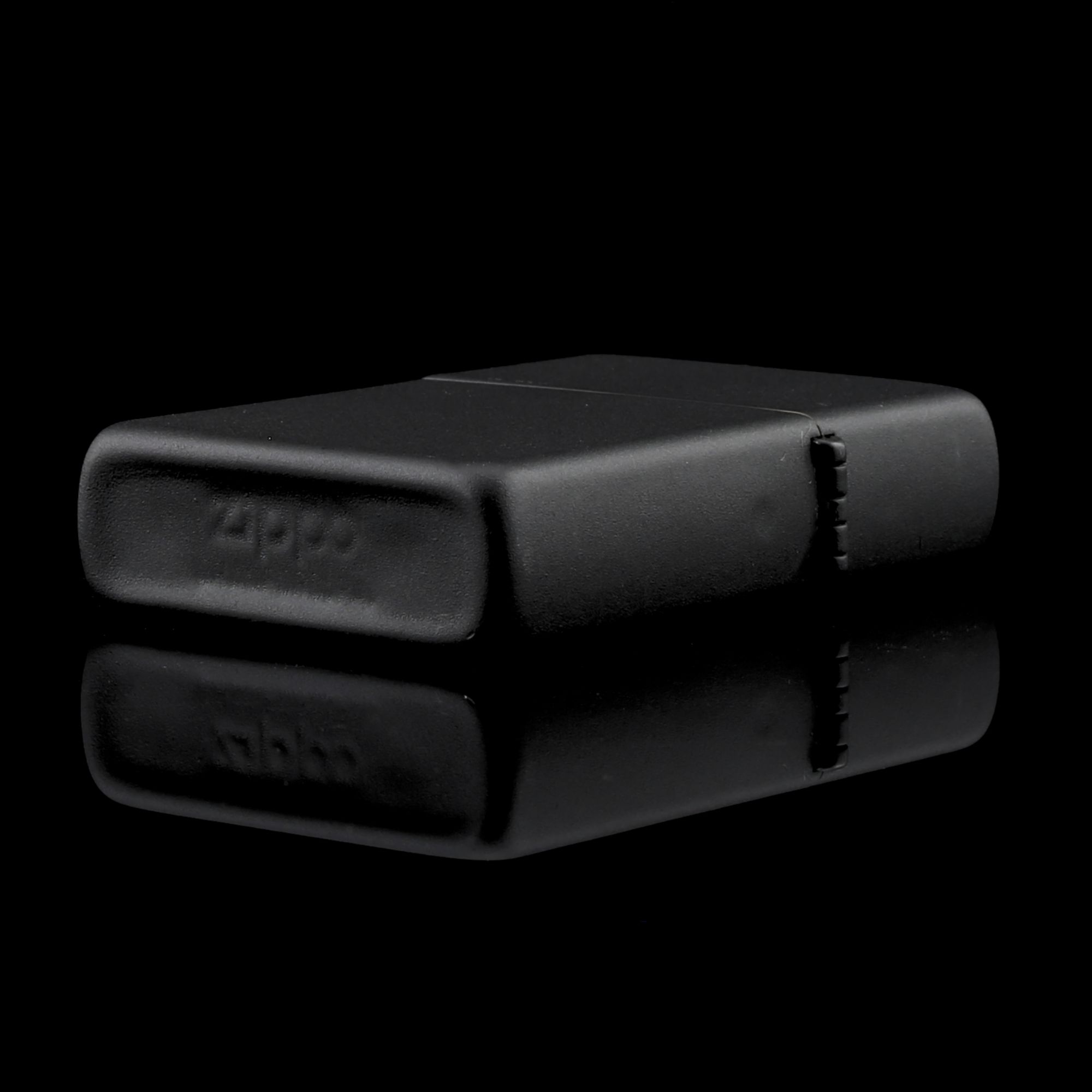 Zippo-LOGO-RED-LINE-MATTE-1988-do-de-son-tinh-dien-zippo-la-ma-co-dien-sieu-hiem