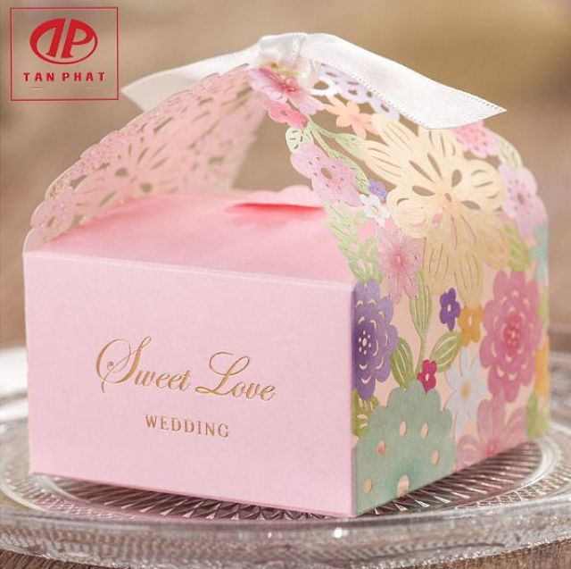 Hộp đựng bánh sinh nhật kiểu dáng độc đáo, ấn tượng được làm từ giấy mỹ thuật