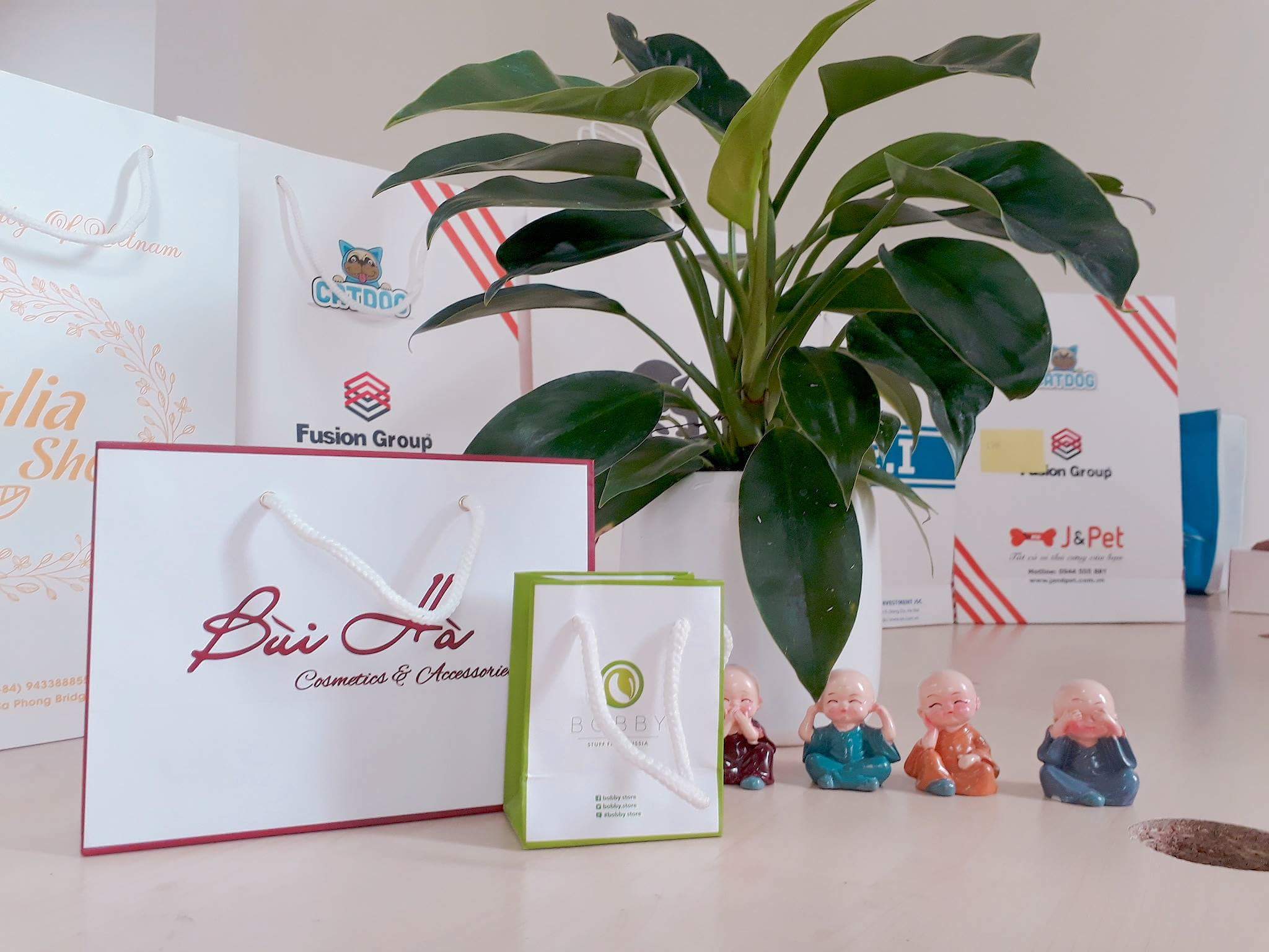 Túi giấy đựng mỹ phẩm đẹp