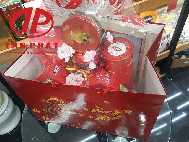 Túi giấy chúc mừng năm mới bán sẵn đựng giỏ bánh kẹo tết