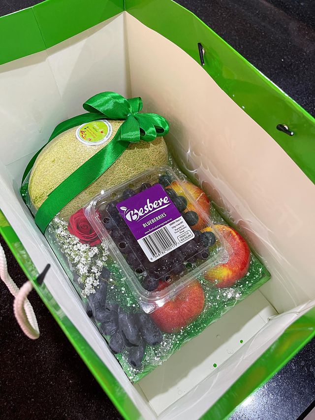 Túi vừa xanh đựng khay trái cây