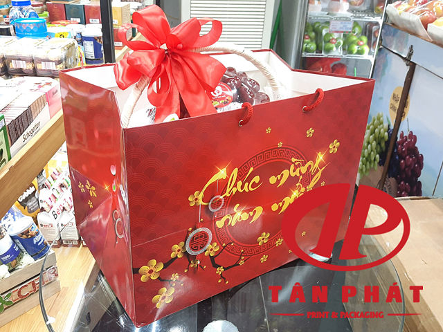 Túi giấy chúc mừng năm mới đựng giỏ hoa quả, trái cây bán sẵn