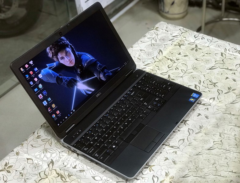 Dell m2800 cũ