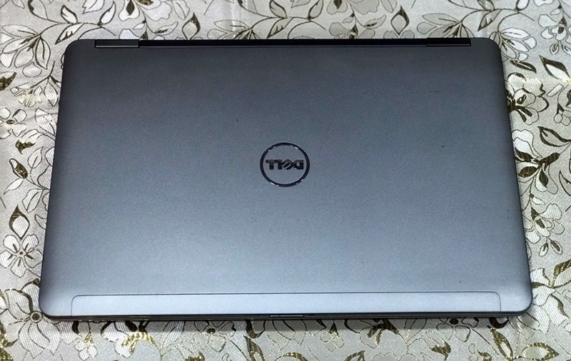 Dell m2800 cũ