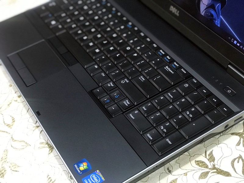 Dell m2800 cũ