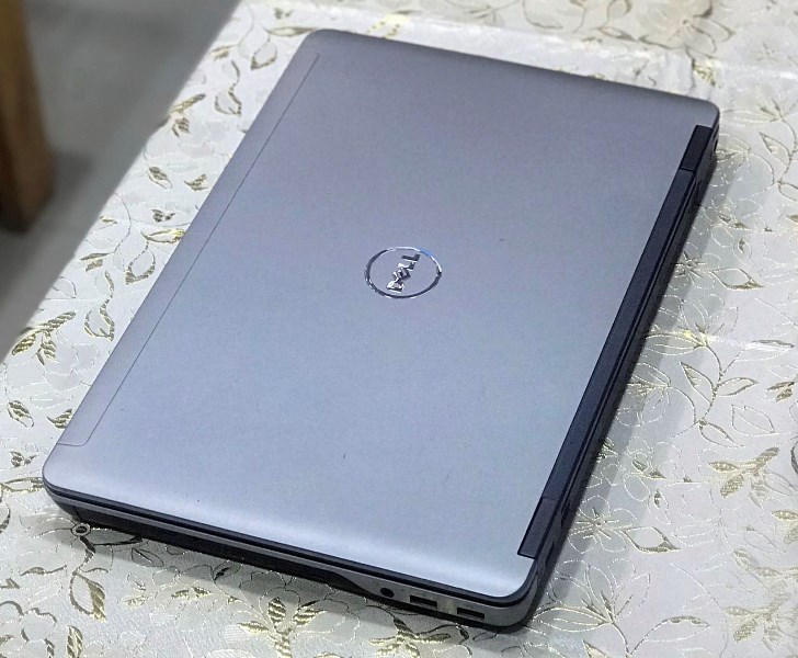 Dell m2800 cũ