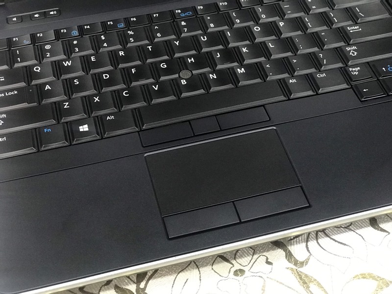 Dell m2800 cũ
