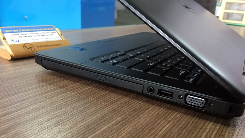 cổng kết nối bên phải Dell e5440