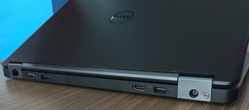 cổng kết nối đằng sau lưng Dell latitude e5450