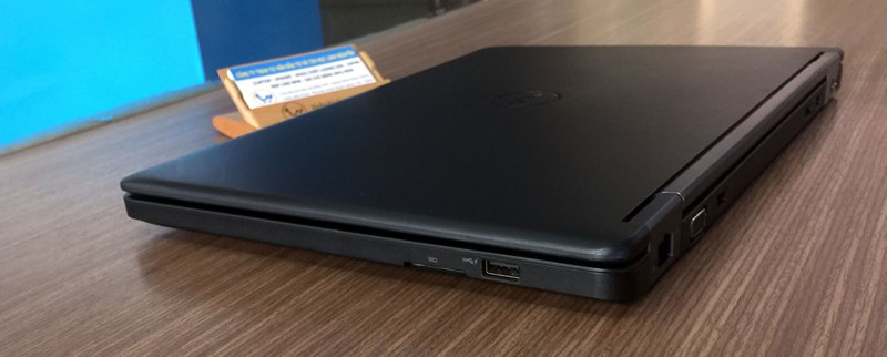 cổng kết nối bên phải Dell latitude e5450