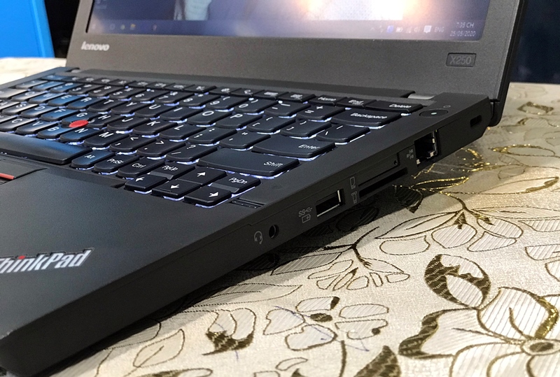 HÌNH CHỤP THINKPAD X250 CŨ TẠI NGUYÊN LINH