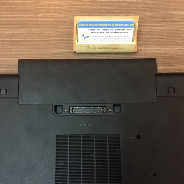 Cổng docking ở phía mặt đáy của e6540