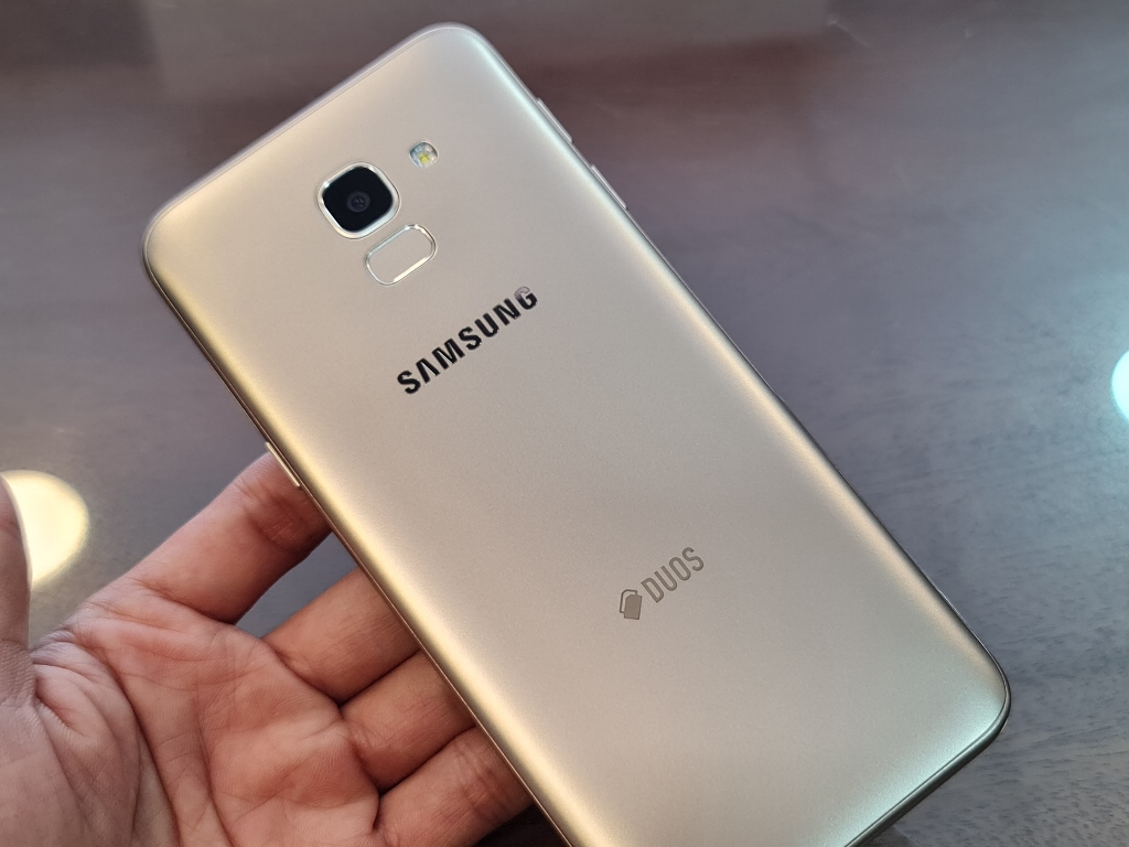 samsung j600 zin cũ giá rẻ tại shop Nguyên Linh