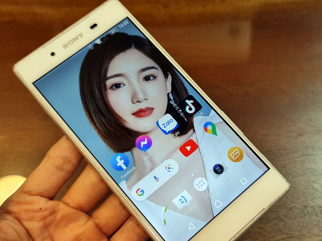 Sony Z5 docomo zin cũ giá rẻ được bán tại shop Nguyên Linh