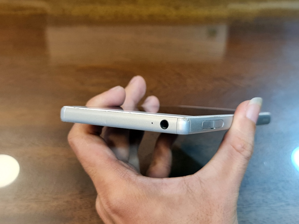 Sony Z5 docomo zin cũ giá rẻ được bán tại shop Nguyên Linh