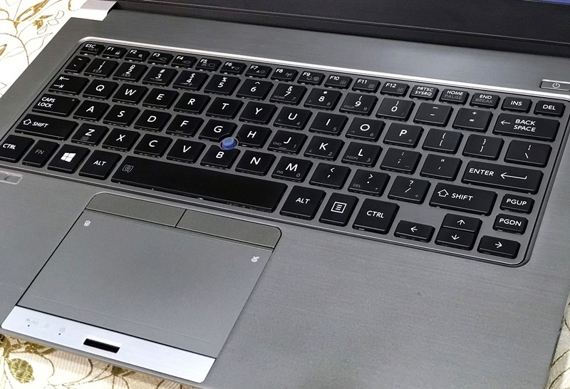 HÌNH CHỤP TOSHIBA Z30 CŨ TẠI NGUYÊN LINH