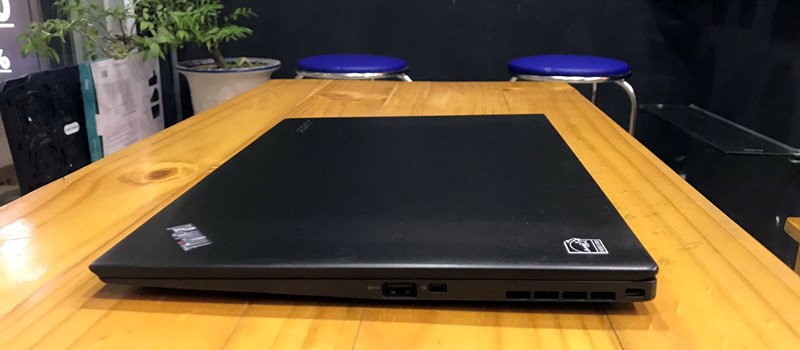 các cổng kết nối bên phải thinkpad x1 carbon gen 2