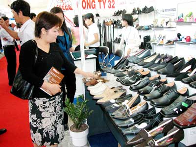 Giày Việt Nam xuất khẩu thu hút người tiêu dùng trong nước