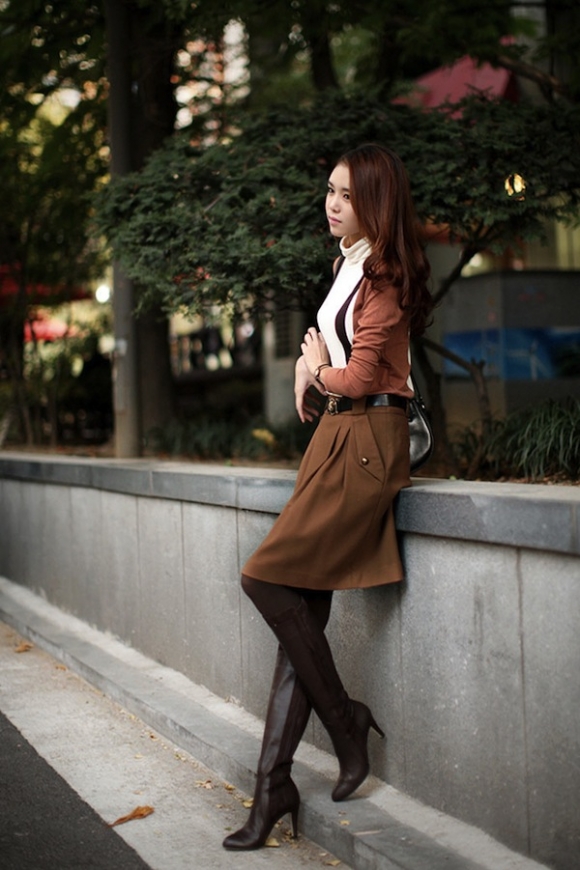 Kết hợp khéo léo với boot cao cổ tùy dáng người