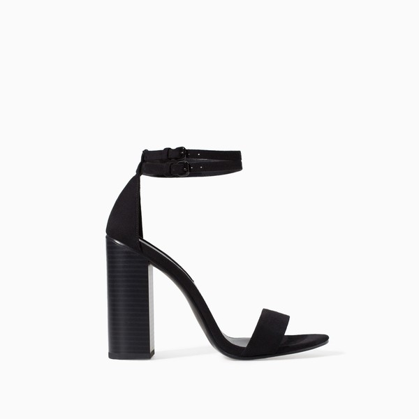 Giày Sandal thanh lịch từ hàng hiệu đến bình dân