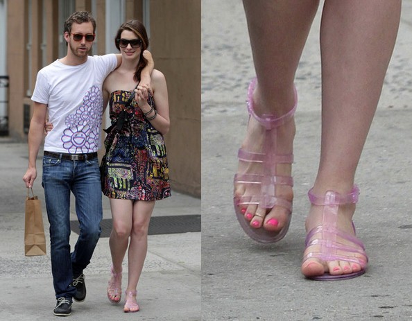 Jelly sandal: Khi thứ đồ rẻ tiền thành hàng hot