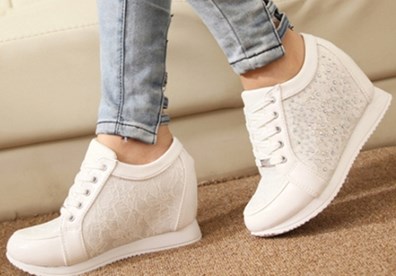 Những ưu điểm vượt trội của giày Sneaker màu trắng