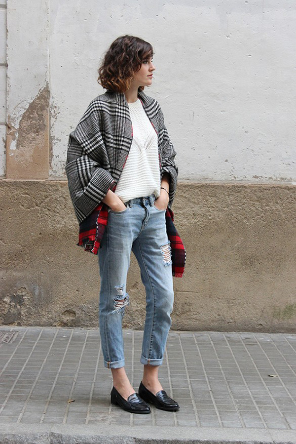 Street style cực phong cách với giày loafers đen