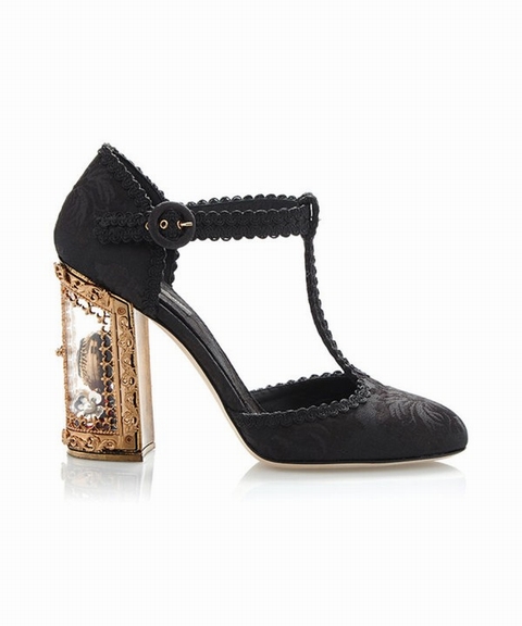 Soi đôi giày cao gót Dolce & Gabbana của Ngọc Trinh