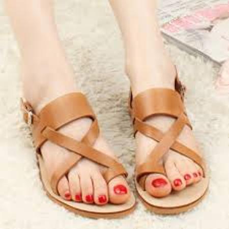 Chọn sandal khắc phục những khuyết điểm của đôi chân