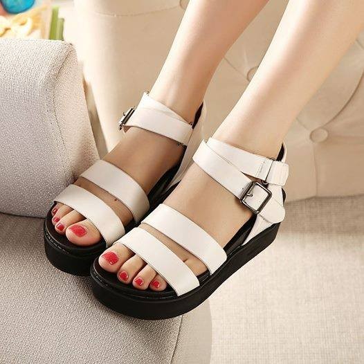 Đẹp và đầy nữ tính với những mẫu sandal nữ