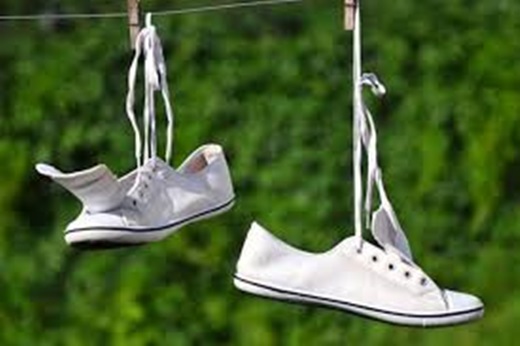 Cách khử mùi hôi giày trong những ngày mưa