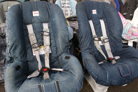 Ghế ô tô trẻ em bị mốc