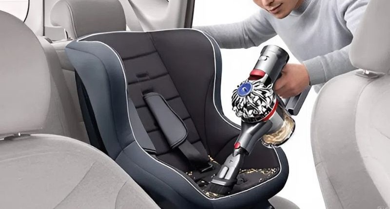 Mẹo làm sạch ghế ô tô trẻ em bị mốc