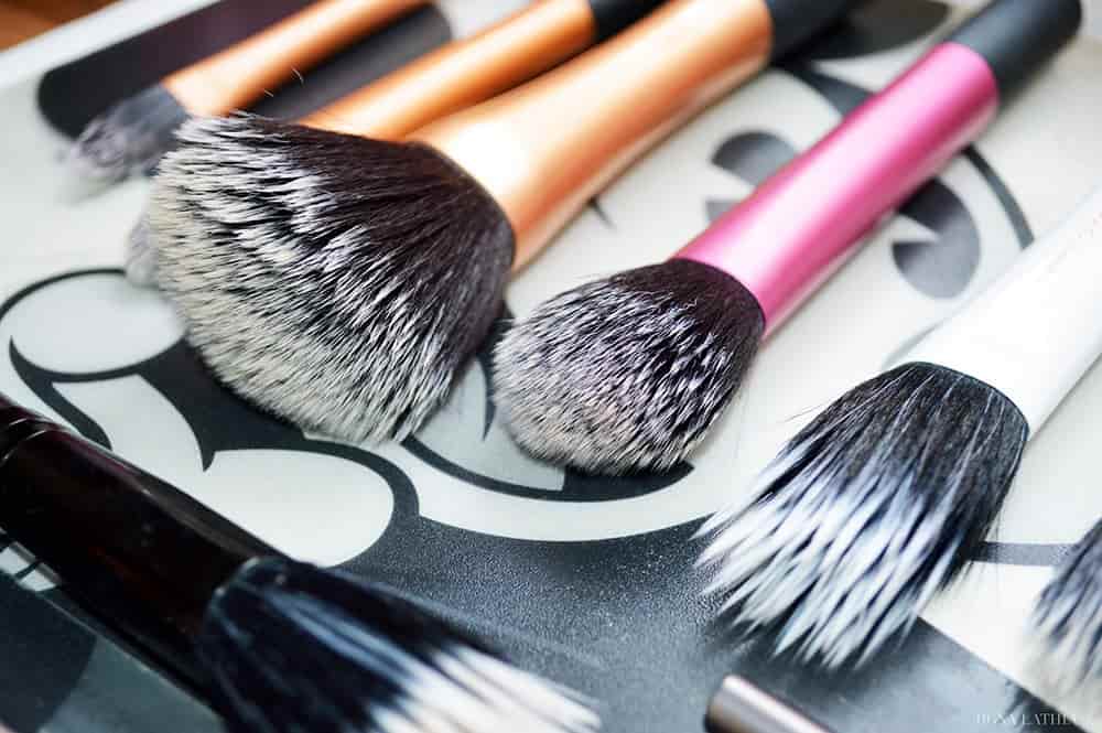 Mẹo để trang điểm mà không gây hại đến da