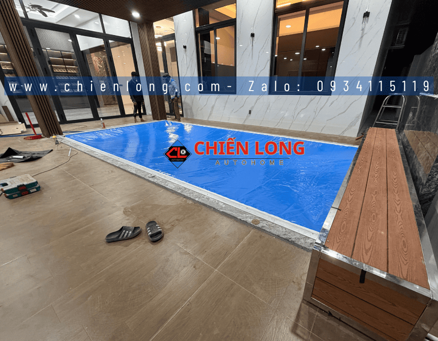 Bàn giao thiết bị che hồ bơi tự động bạt PVC nhập khẩu hoàn thiện