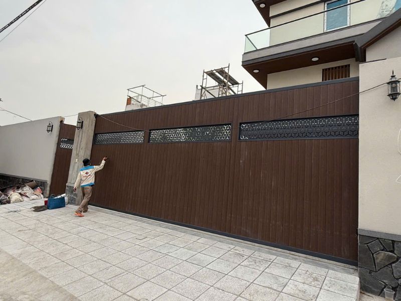 Cổng lùa tự động không ray siêu tải trọng dài 14m nặng 2,5 tấn