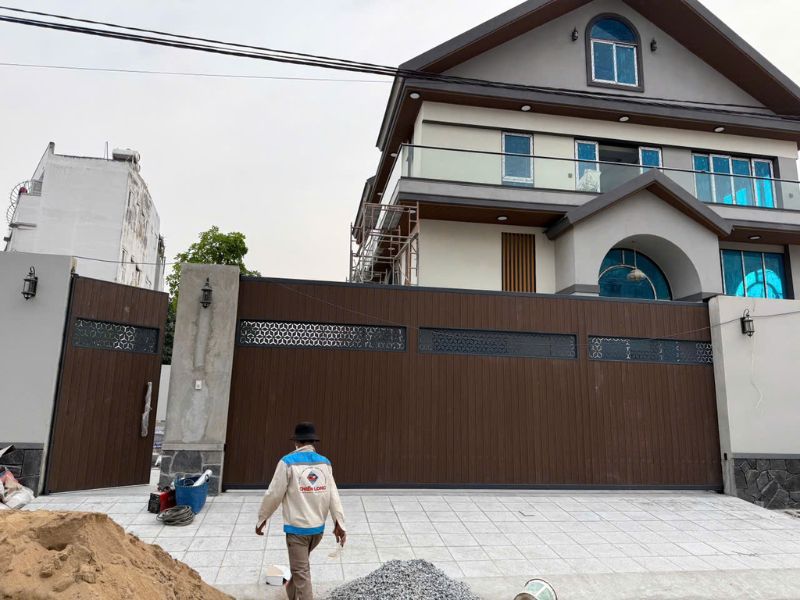 Cổng lùa tự động không ray siêu tải trọng dài 14m nặng 2,5 tấn