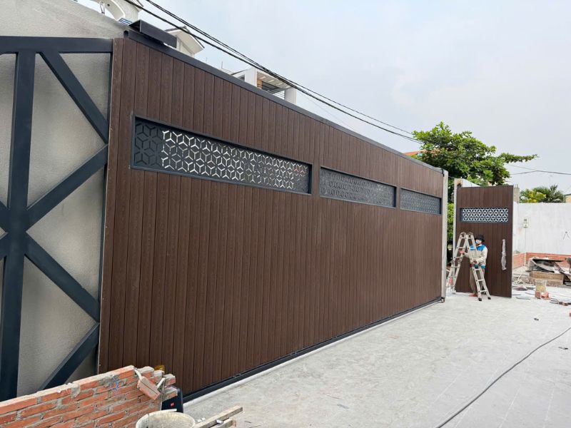 Cổng lùa tự động không ray siêu tải trọng dài 14m nặng 2,5 tấn