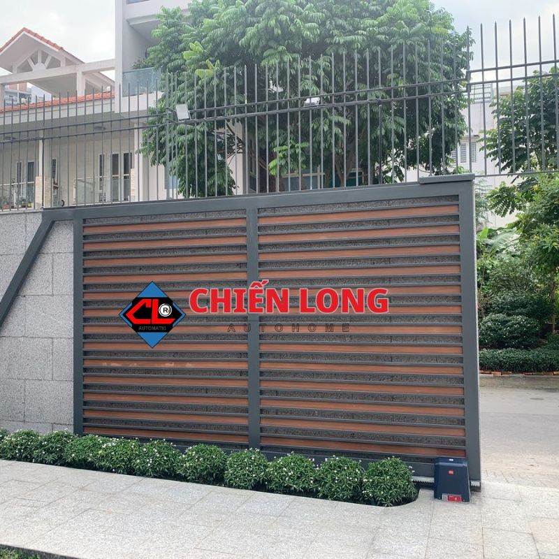 Cánh cổng lùa xếp gọn sát tường không chiếm diện tích lối đi