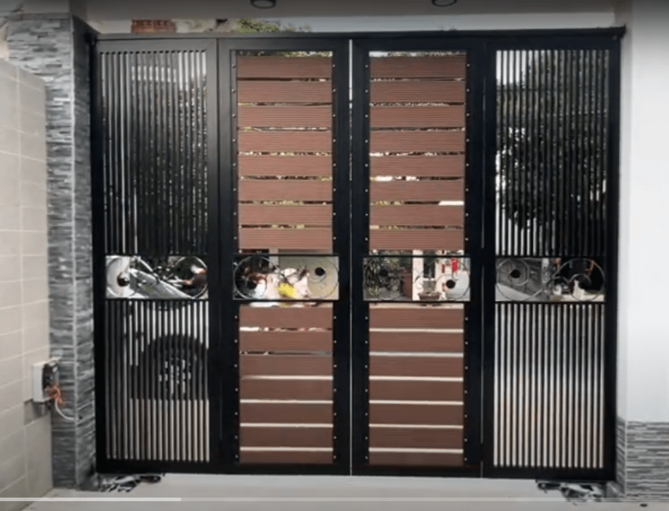 Mẫu cổng sắt 4 cánh đơn giản đẹp, phối nhựa giả gỗ