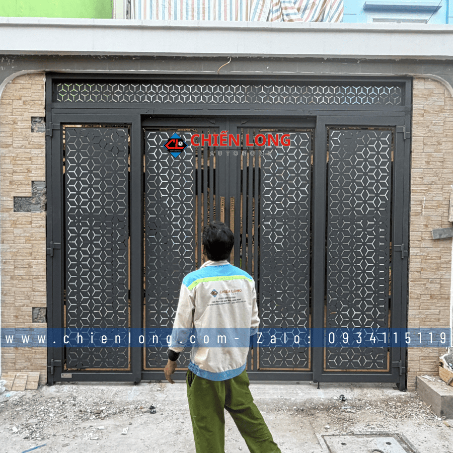 CNC 4 cánh hoa văn hình học hiện đại, đường nét sắc sảo, phong cách thời thượng