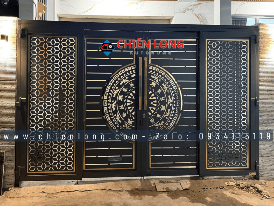 Cửa cổng sắt 4 cánh thiết kế hiện đại sang trọng